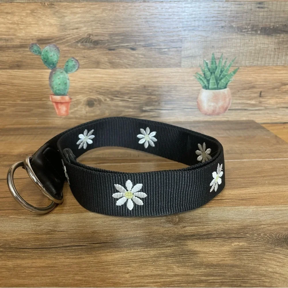 Women’s flower embroidered black belt medium boho Y2K